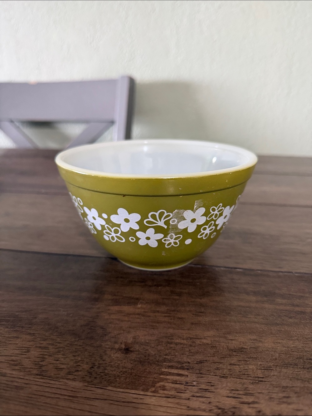 Pyrex  Retro Olive Green Floral Mixing Bowl crazy Daisy 401 750 ML bowl